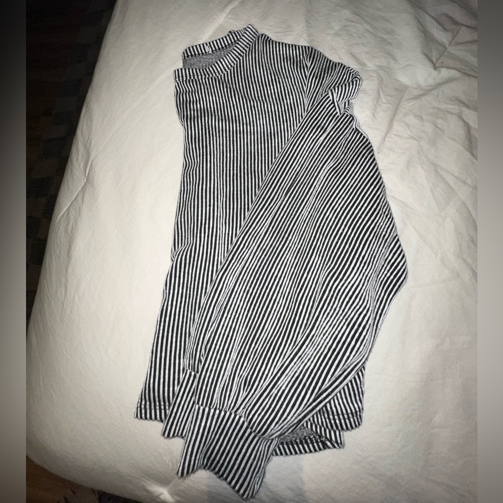 Black & white long sleeve striped shirt
